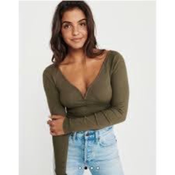 A&F | Notch-Neck Ribbed Top - Picture 3 of 5